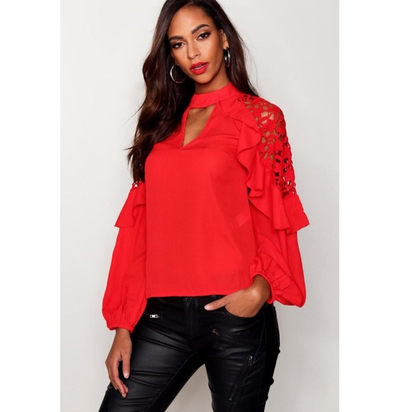 ❌🛑SOLD on ♏️🛑❌Crochet Ruffle Shoulder Blouse - Picture 3 of 7